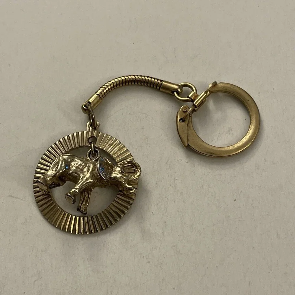 Vintage Gold Toned Elephant Keychain Round PB39G